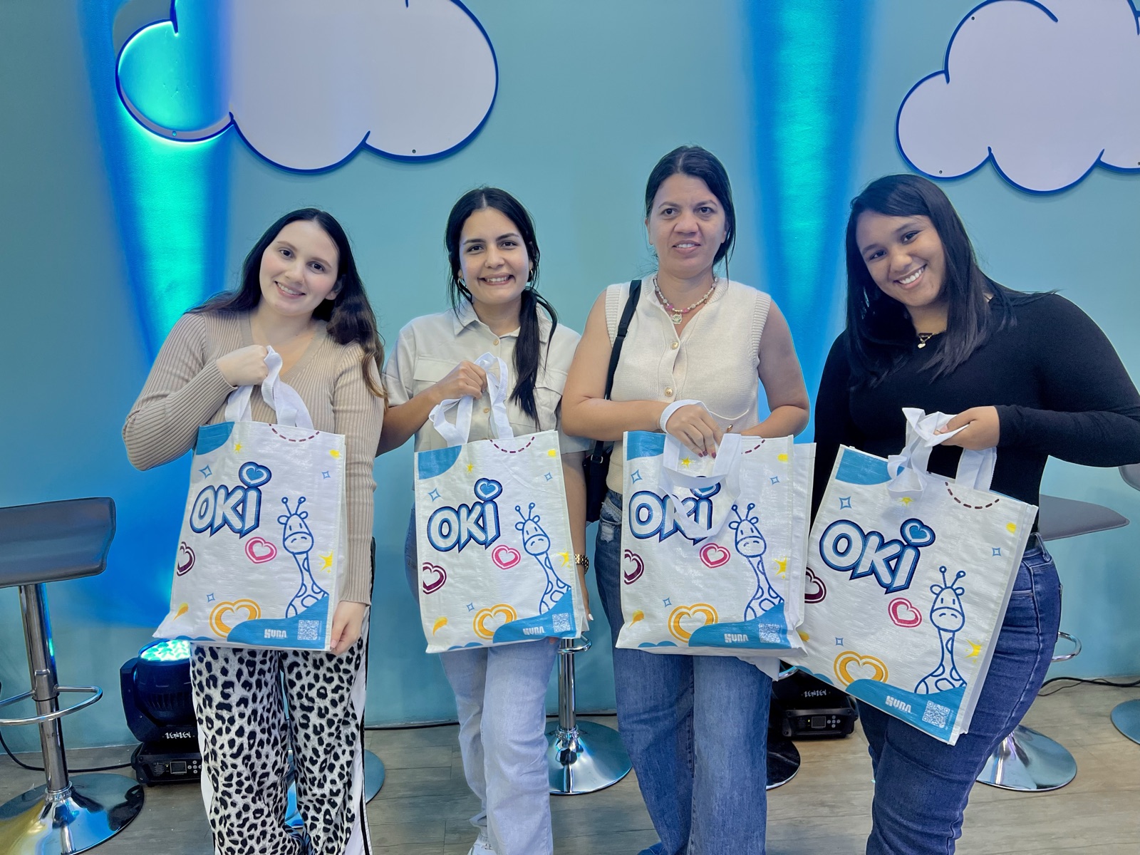 Mamás del Club OKI en una tertulia